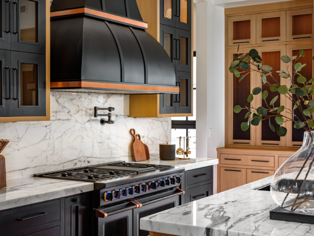 Close-up-Stove-and-Hood